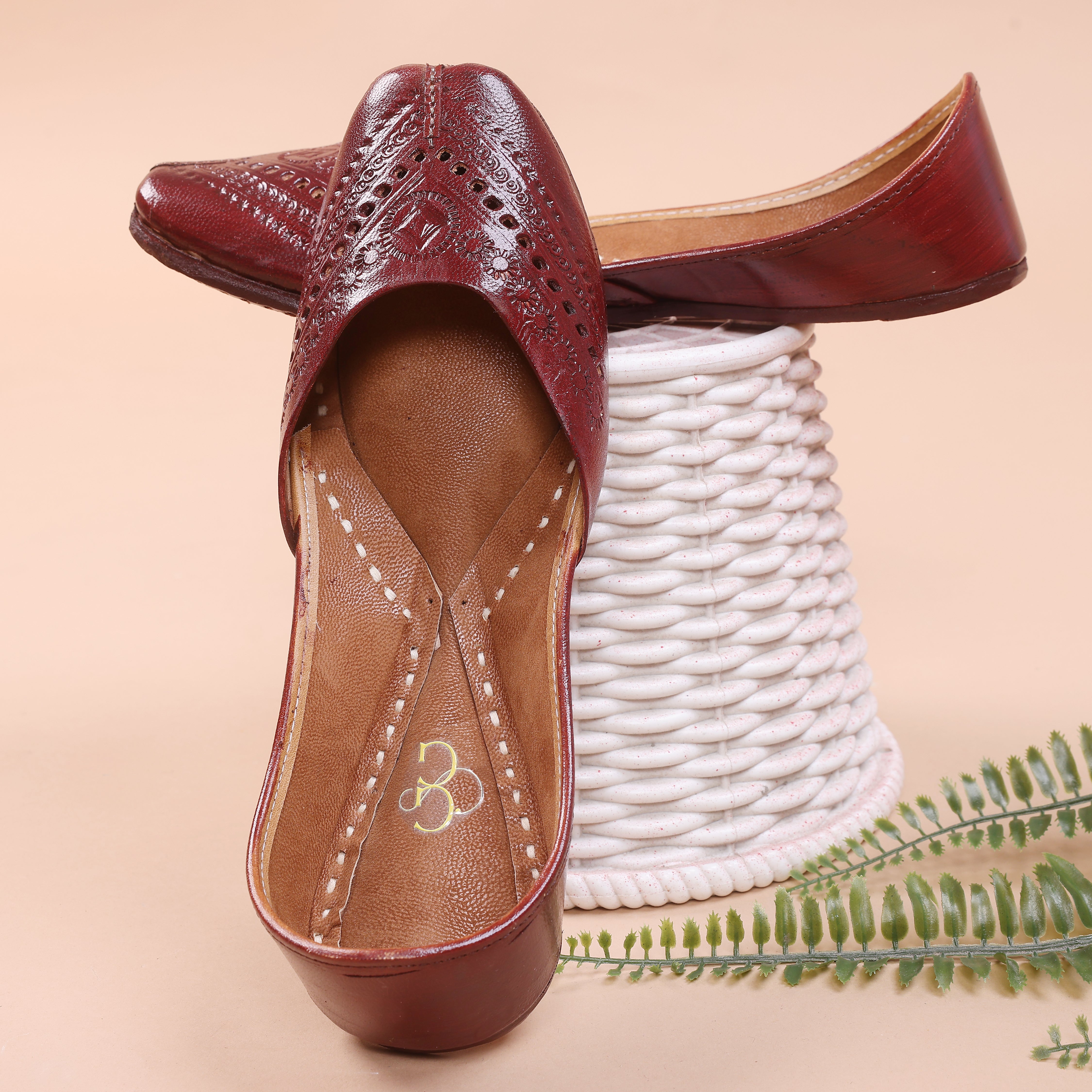 Leather jutti with laser cut detailed for women