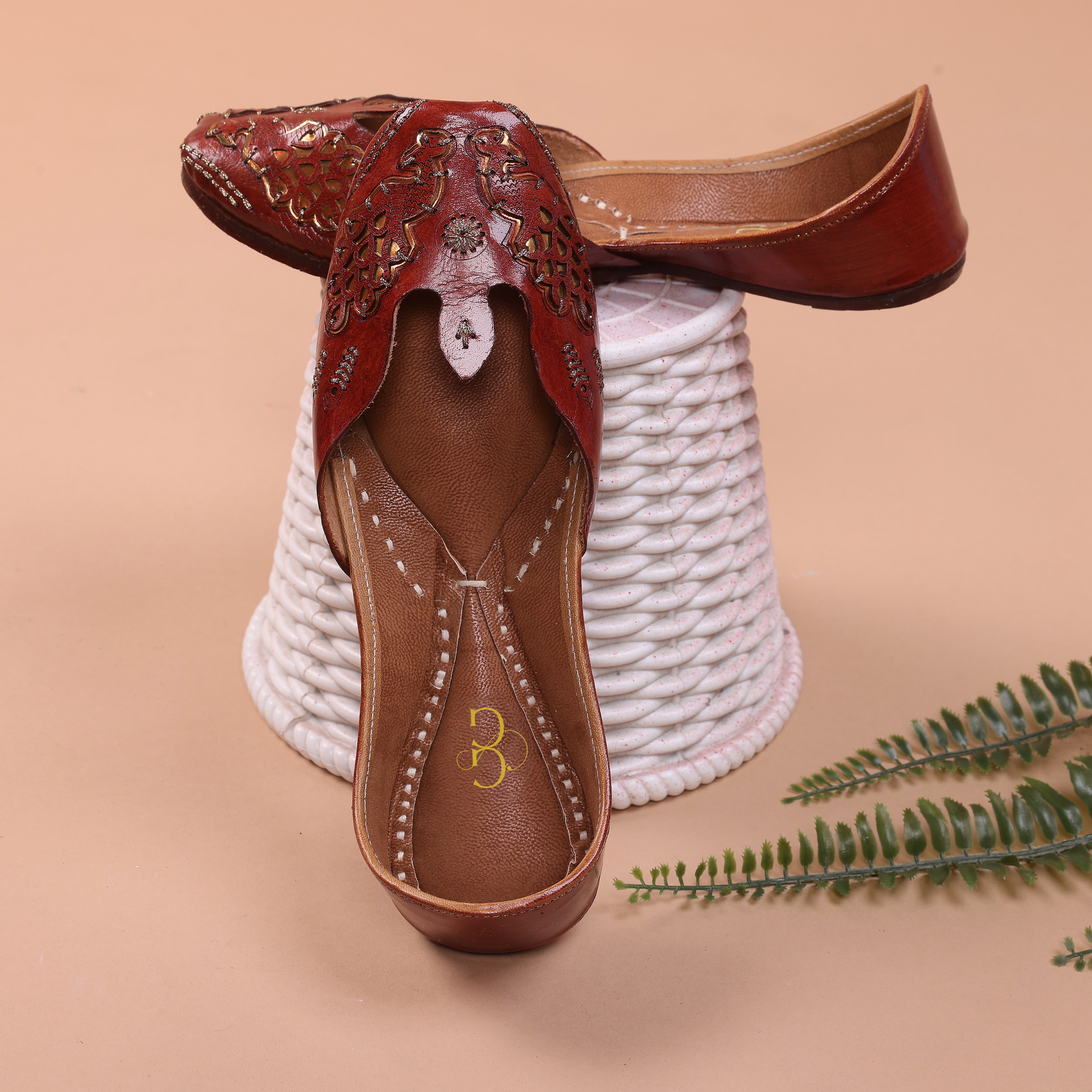 Women ethnic brown mojaris with laser cut