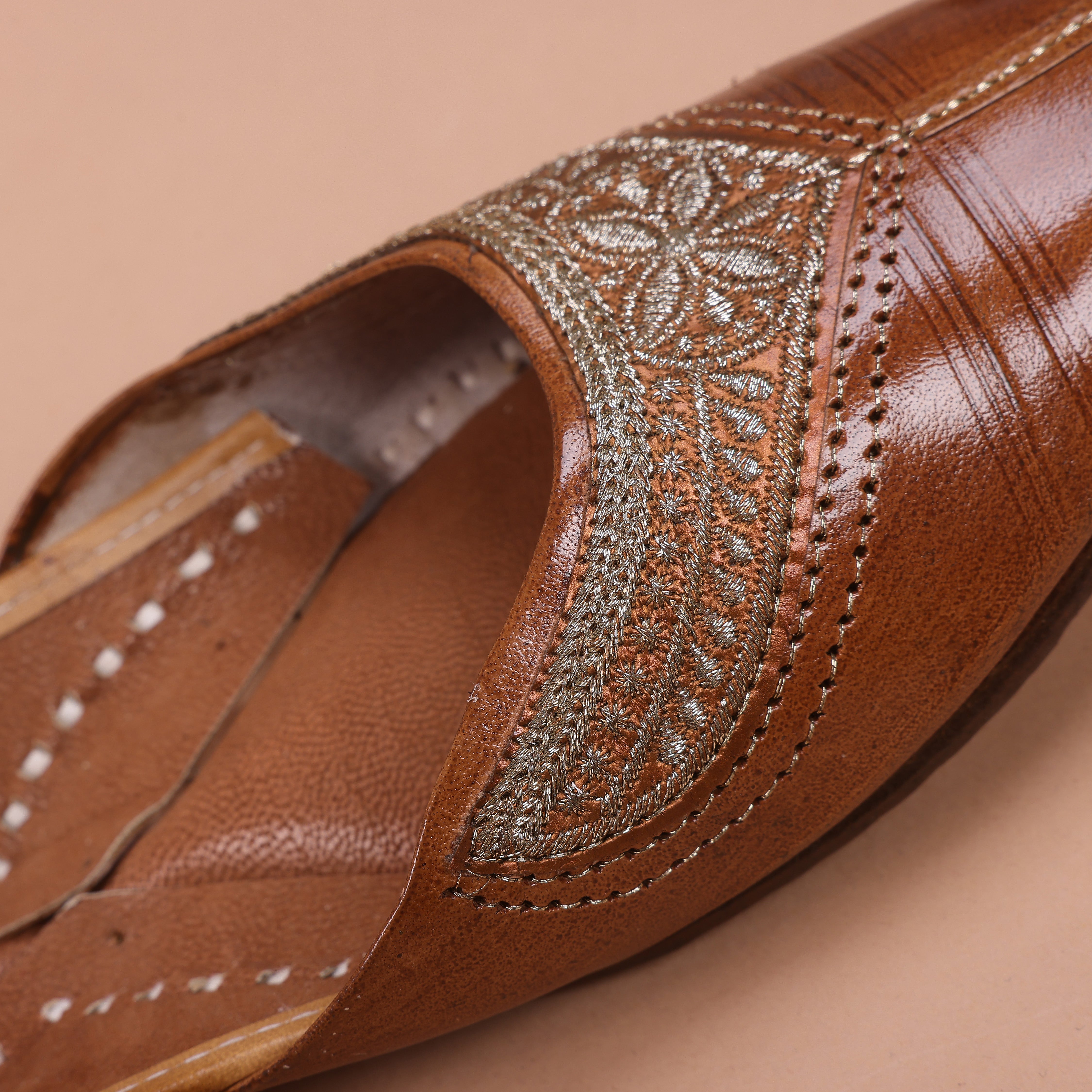 Traditional tilla kadai leather punjabi jutti for women