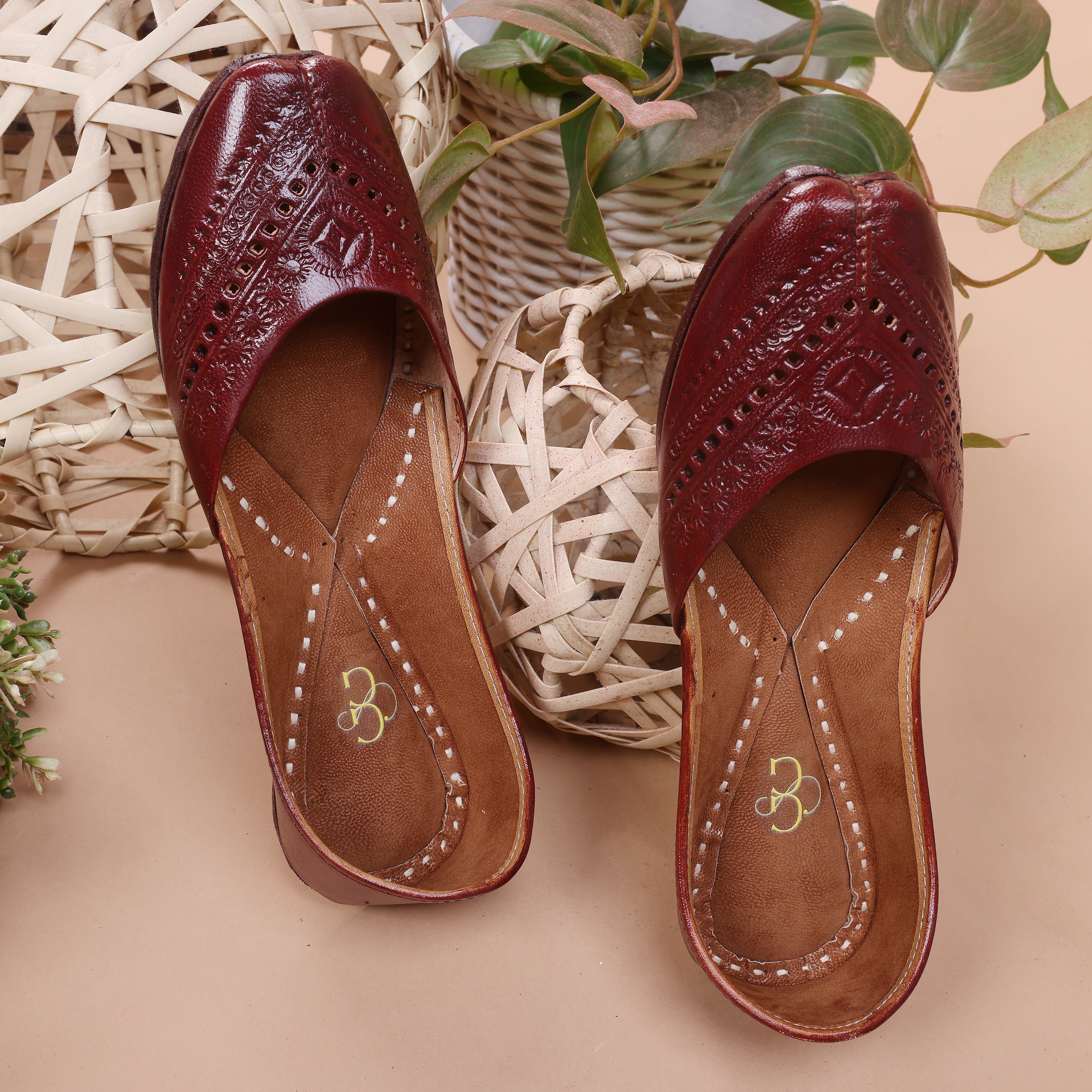 Leather jutti with laser cut detailed for women