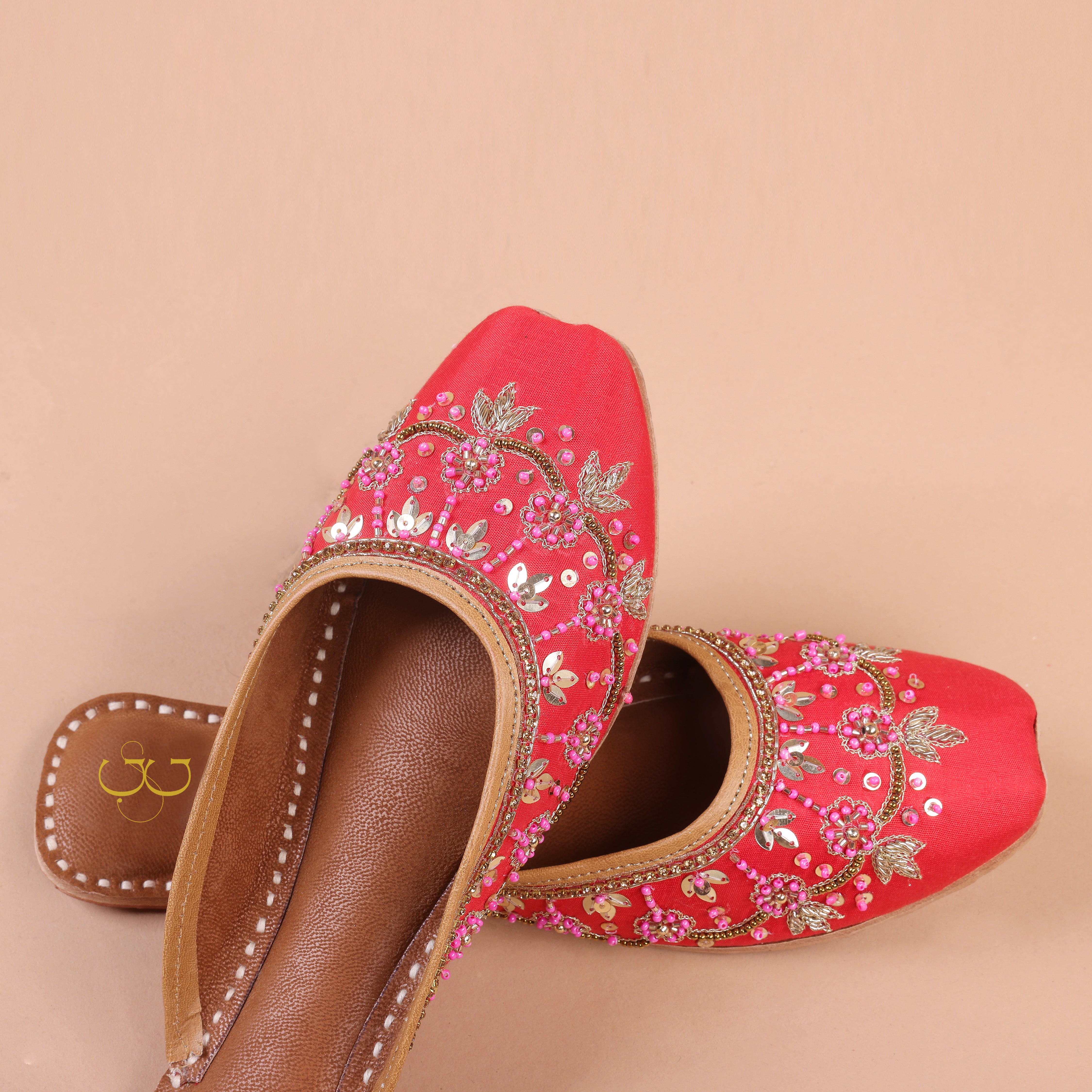 Women traditional ethnic mojari with genuine leather