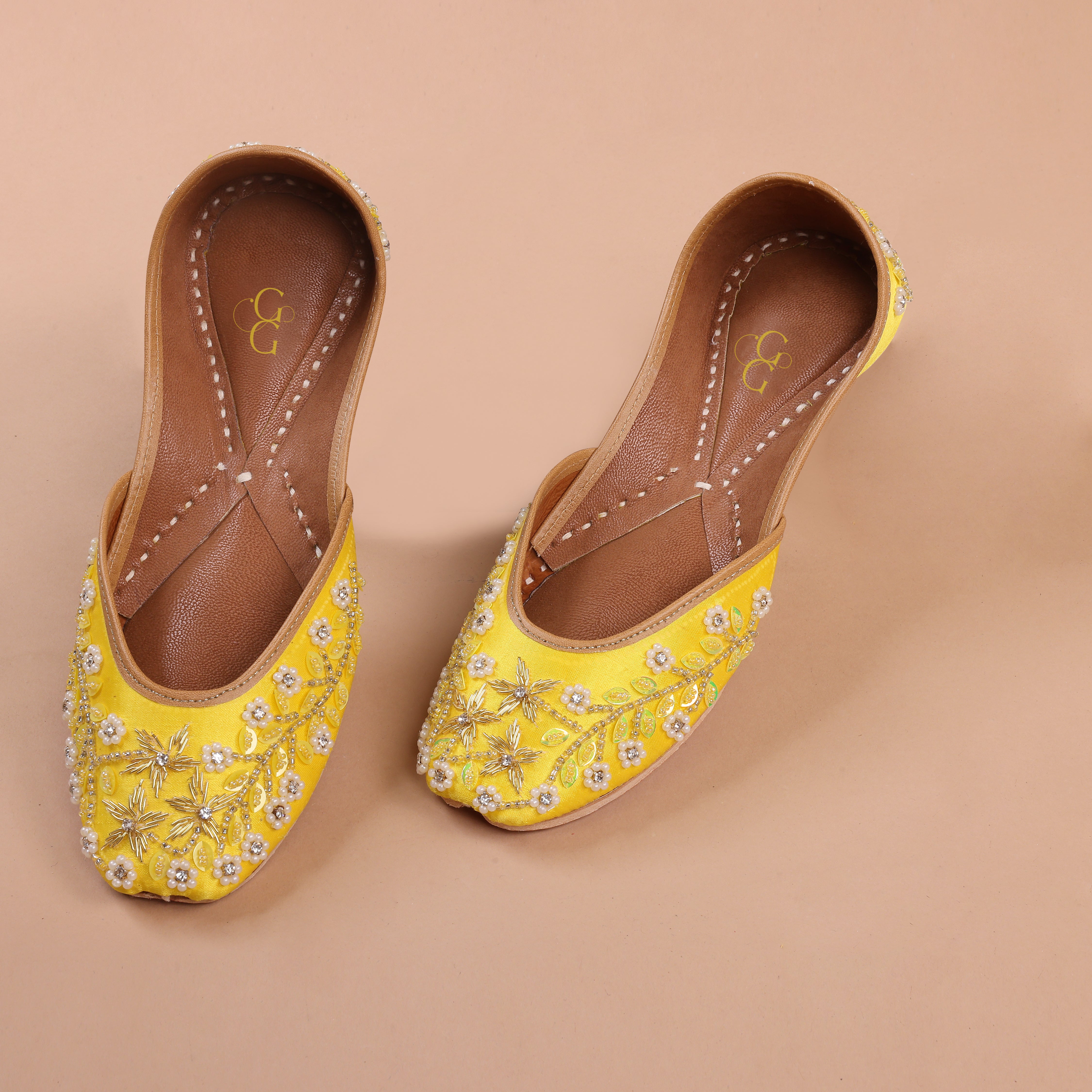 Charming yellow colour pure leather hand embroidered work mojaris