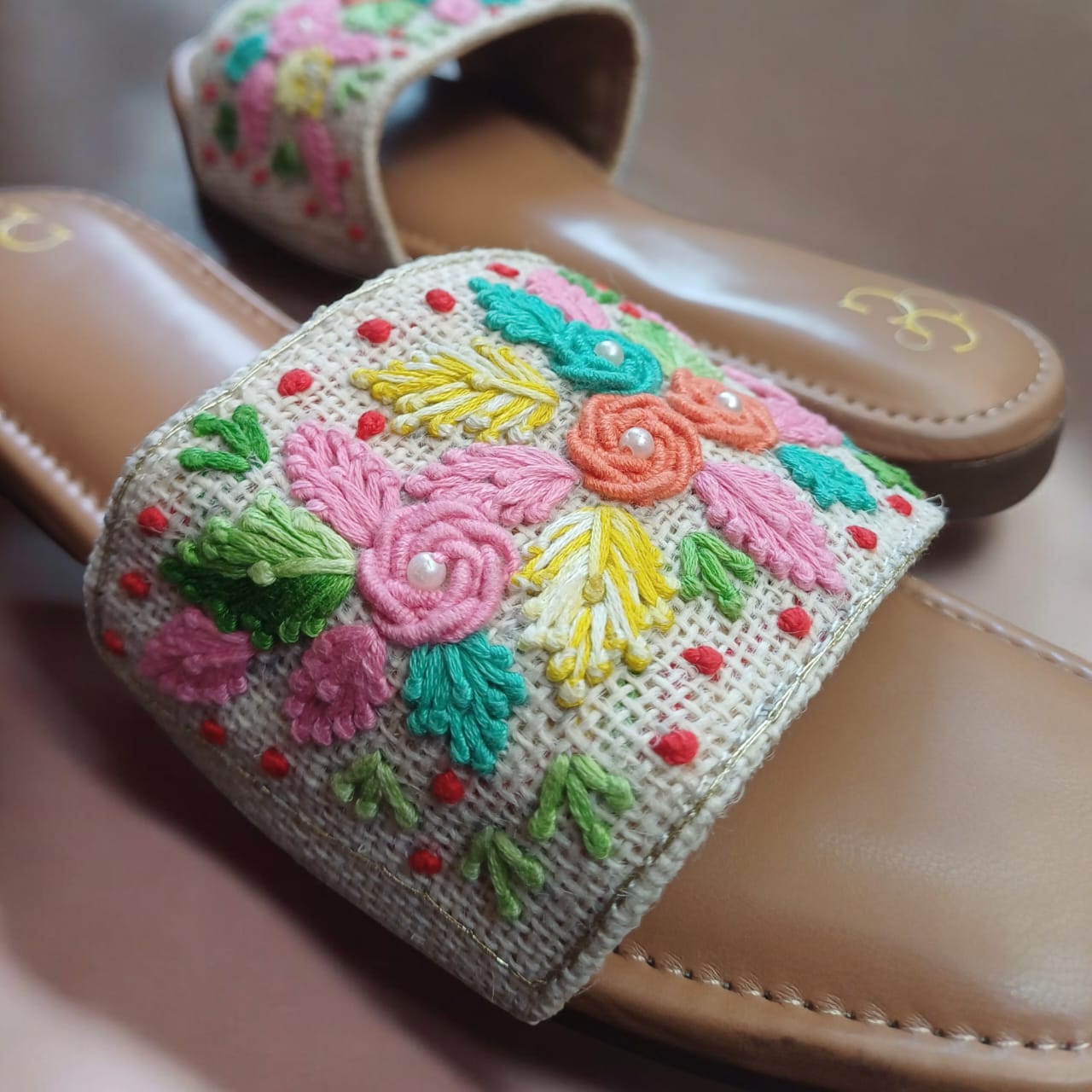 Multicoloured embroidered jute Flats